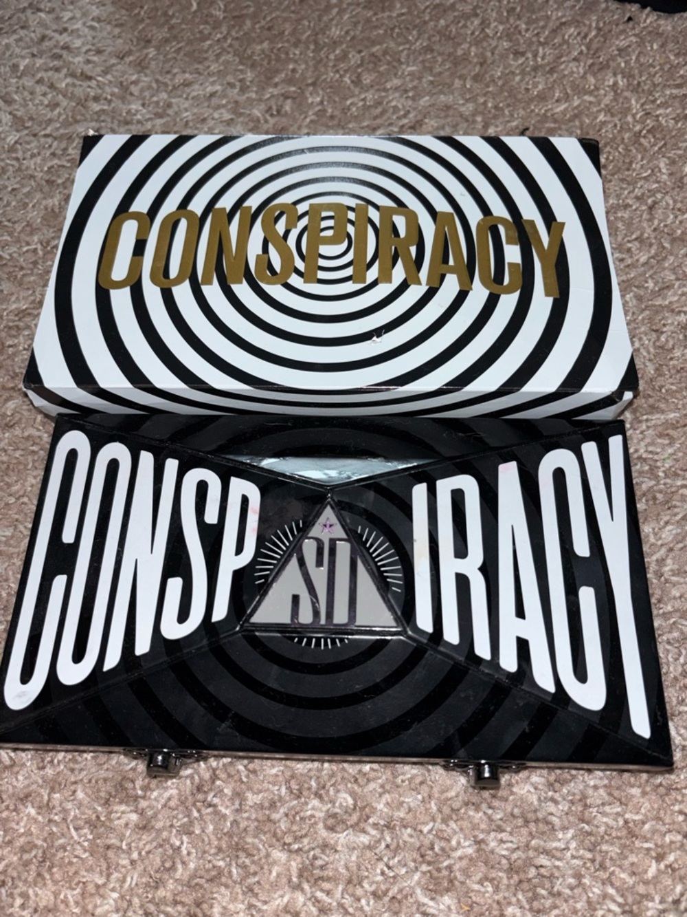 Jeffree Star Conspiracy Palette - Black, White & Gold